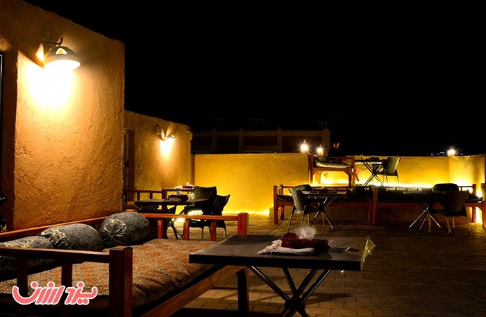 منوی انتخابی فست فود در بافت تاریخی و زیبای مسجد جامع در یزد ارزان